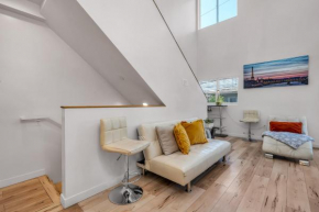 Chic 3-levels Loft-style 2-Bedroom 2-Bathroom condo by Hollywood